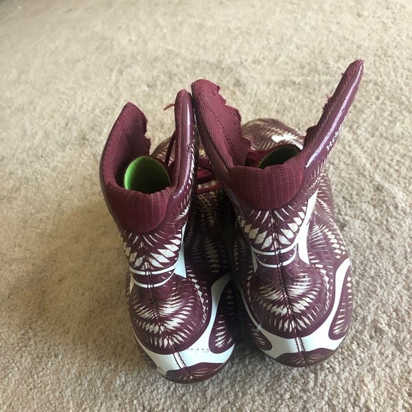 Under Armour Cleats - Picture 3 of 5